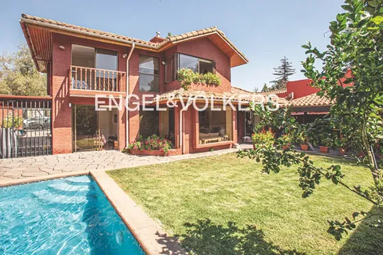 Casa En Venta San Carlos De Apoquindo/ Calle Tranquila