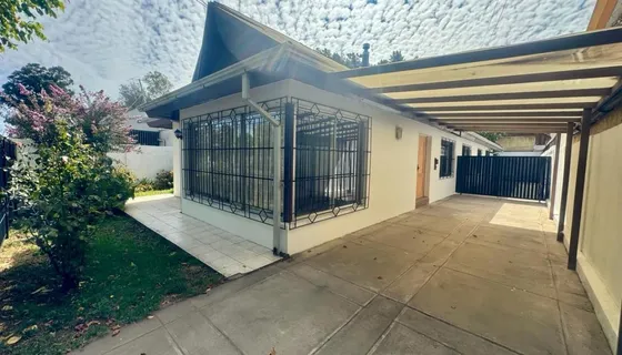Arriendo Amplia Casa En Sector Oriente