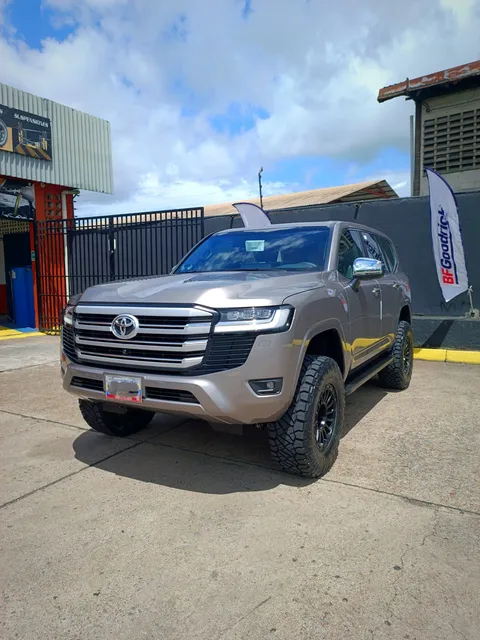 Toyota Land Cruiser 300 Lc300