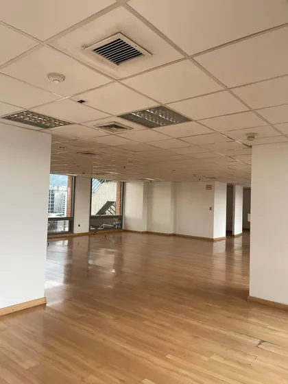 Oficina En Alquiler  364 M2 -  Urb. Chacao