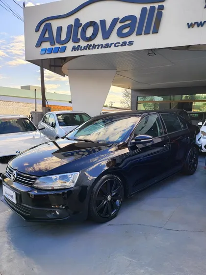 Volkswagen Jetta 2.0 Comfortline Flex 4p Automática