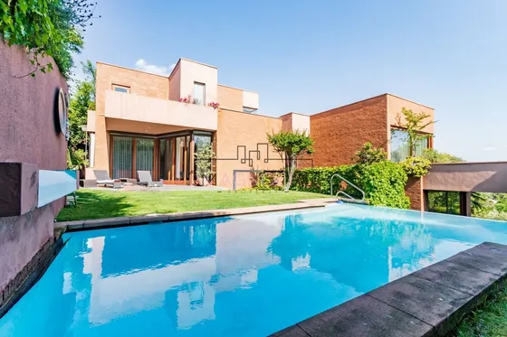 Casa En Venta De 6 Dorm. En Vitacura