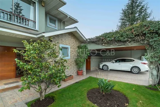 Casa En Venta 4d 3b Más Servicios En Condominio, Peñalolén