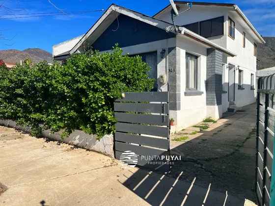 Casa En Venta En Centro De Papudo