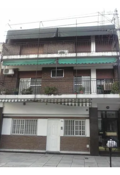 Venta 2 Amb A Metros De Av. Pavón. Venta Con Renta!