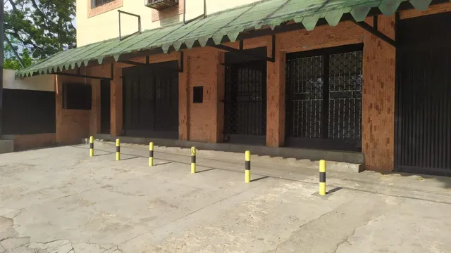 Casa Grande Con Local Comercial Debajo, Tu Oportunidad Es Ahora Limon Calle Caracas 