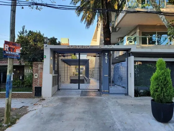 Departamento 1 Dormitorios En Venta-69m2 - 3p- Adrogue