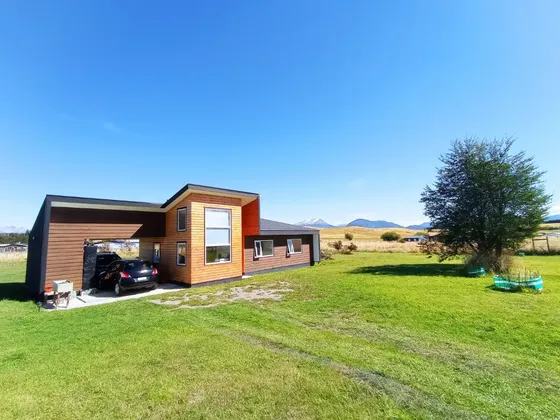 Parcela Con Casa Moderna En Valle Simpson 17 K De Coyhaique