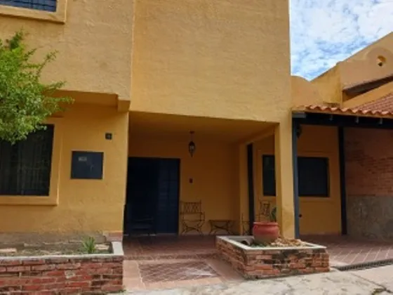 Casa Tipo Townhouse En Mañongo Blnk2