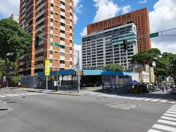 Venta De Terreno Y Local Comercial / Sabana Grande/ Ls 24-2955