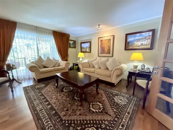 Casa En Venta De 5 Dorm. C. Padre Hurtado Y J. En Las Condes