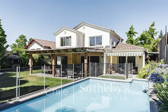Casa En Venta De 6 Dorm. En Lo Barnechea