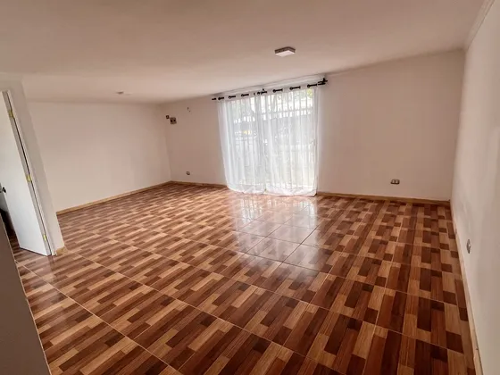 Casa En Venta 3d-2b Ñuñoa