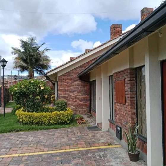 Se Vende Casa En Chia $410 Millones. Ubicadisima. Terminada. Parqueadero Privado. 
