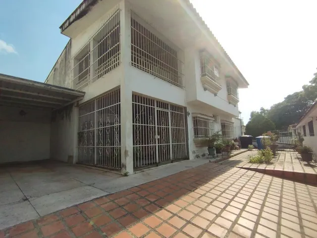 Casa Quinta En Venta Ubicada En Urbanizacion Trigal Norte Valencia. St
