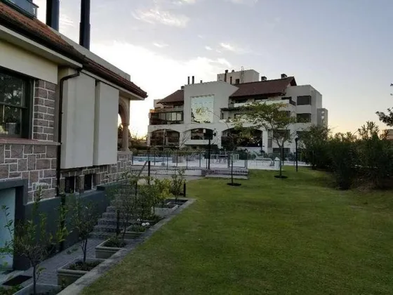 Departamento En  Venta, Tres Dormitorios, Escritorio, Patio, Casonas Del Cerro