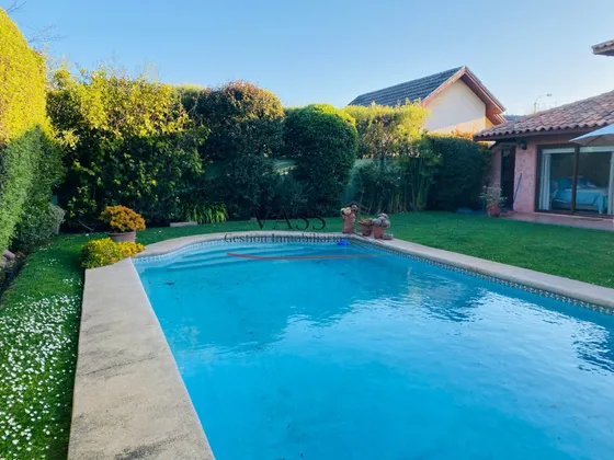 Vass Vende Casa 5d 4b 3e En Bosques De Montemar, Concón