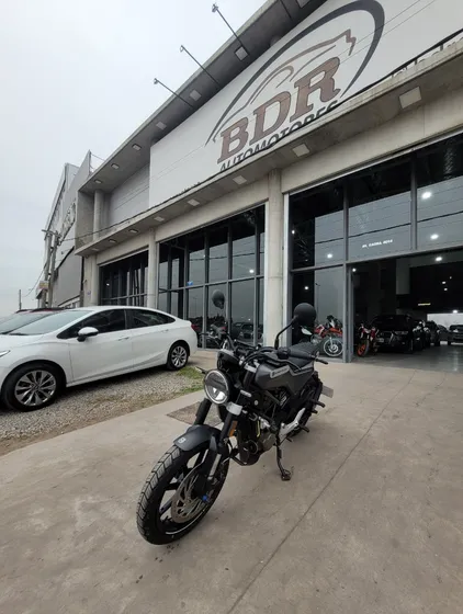 Impecable Husqvarna Svartpilen 200 Año 2022 Con Solo 2.500km