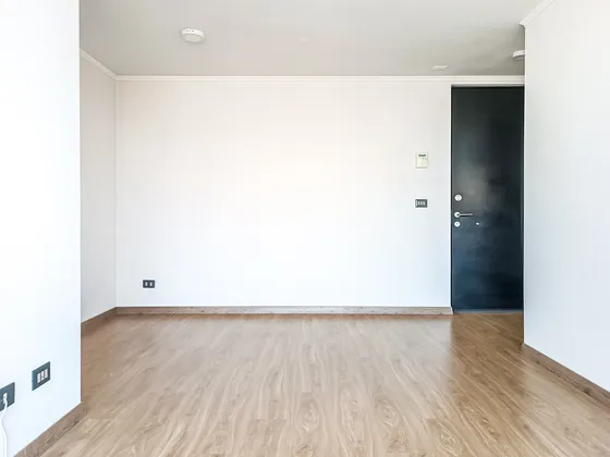 Edificio Av. Fernández Albano (1 Est. 1 Bod.) Vista Orient