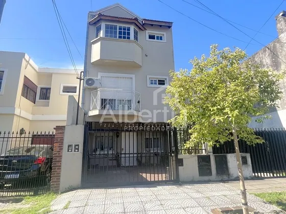 Venta Tríplex 4 Ambientes En Haedo - Barrio Güemes. 