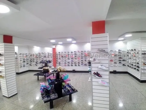 Francisco Rojas Norscia Rentahouse 2 5 - 5 0 1 5, Vende Edificio Comercial Y Residencial A Pie De Calle Av Vargas Barquisimeto,  Con Tienda Comercial En Zona Concurrida, Idel Para Invertir Llama Ya!!!