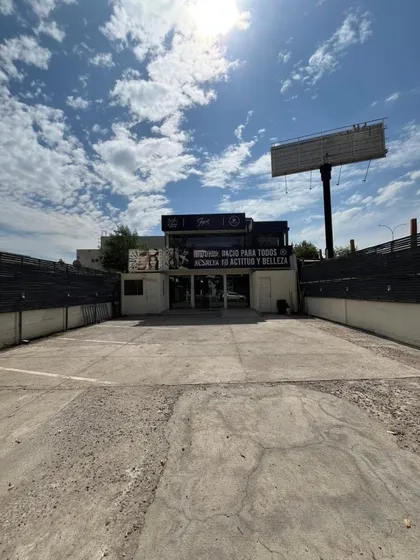 Se  Arrienda Local De 400m2 - Estacionamiento- Ñuñoa 