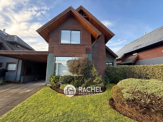 Se Vende Linda Casa Con Quincho En Pasaje Cerrado