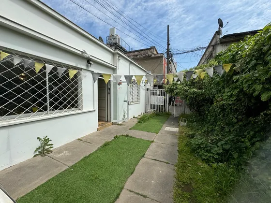 Amplia Casa Con Destino Comercial En Arriendo