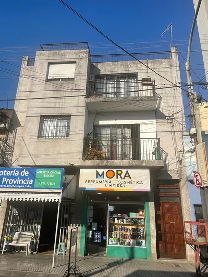 Departamento De 2 Ambientes En  1º Piso Por Escalera, En Pleno Centro De Escalada