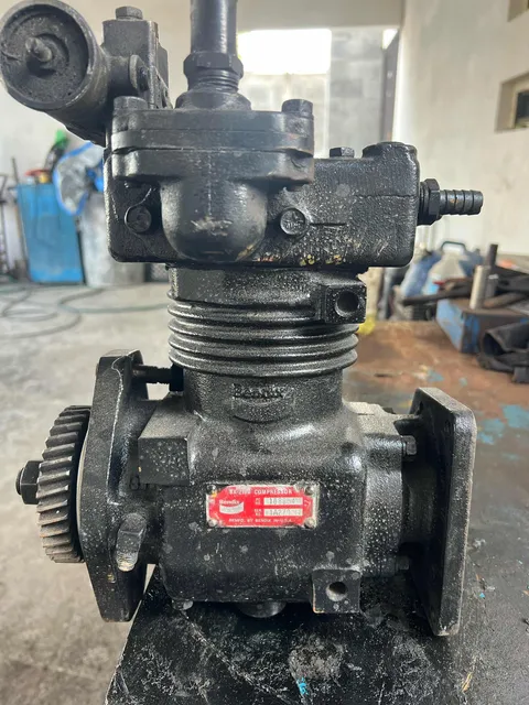 Compresor De 5.9 Cummis De Un Pistón
