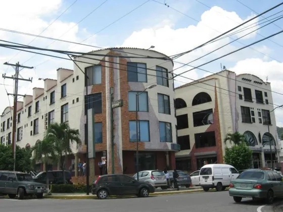 Se Alquila Local En El Centro Comercial La Grieta El Viñedo