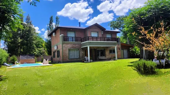 Fabulosa Casa De Campo Para 7 (siete)  Huéspedes, Con Salamandra A Leña, Piscina Y Fogonero, Entorno Campestre Único Y Seguro Para Disfrutar Como Mas Te Guste En Familia O Con Amigos.