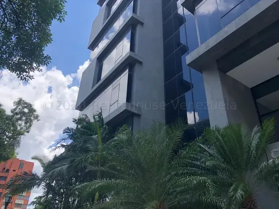 En Venta Amplia Oficina, Ubicada En Torre Empresarial, Con Excelente Vista Y Ubicacion, Lista Para Crear El Ambiente De Trabajo Que Deseas. Esta Torre Empresarial Cuenta Con Planta Electrica Al 100%