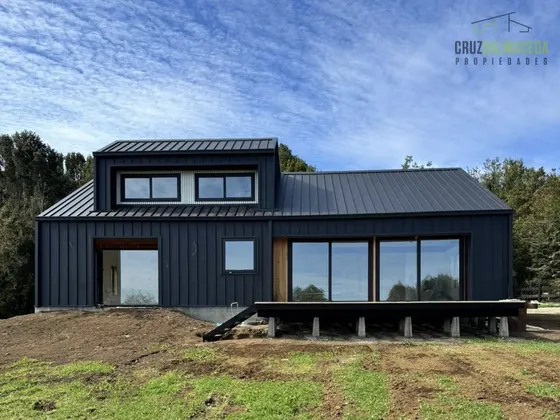 Casa En Venta De 5 Dorm. En Puerto Varas