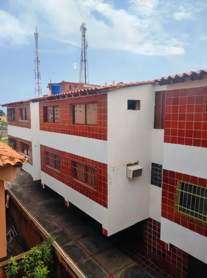 Amplio Apartamento De 2 Niveles Con Piscina.