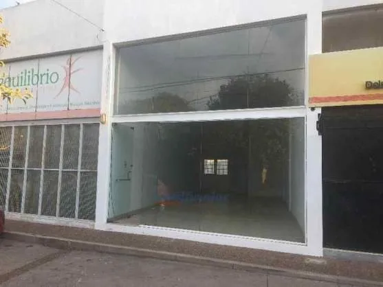 Local Comercial En Venta En Bv. Los Granaderos. Con Estacionamiento