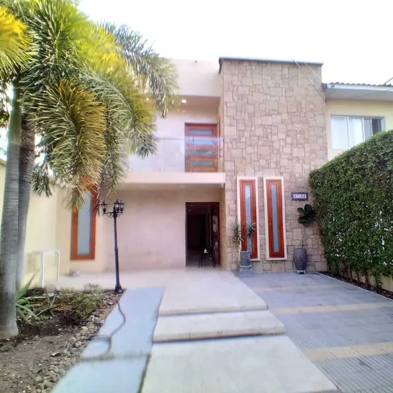 Moderna Casa Comercial Con Acabados De Lujo Cod 68240