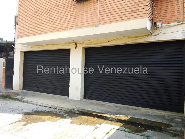 Raiza Suárez Vende Excelente Local Comercial A Pie De Calle Ubicado En Centro De Cabudare 2 5 1 8 8 1 1 Con Alto Tráfico De Vehículos Y Peatones Ideal Para Emprender Cualquier Negocio