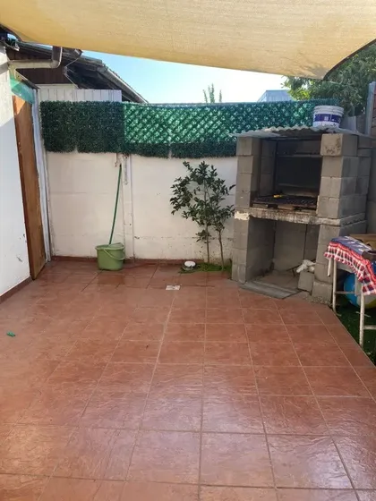 Casa De 2 Dormitorios, 1 Baño,  Cercana A Santa Amalia