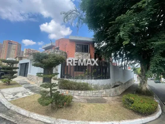 Mml Cod: 339567 En Venta Casa O Townhouse Las Chimeneas, Valencia, 325.000$ Solo Cientes