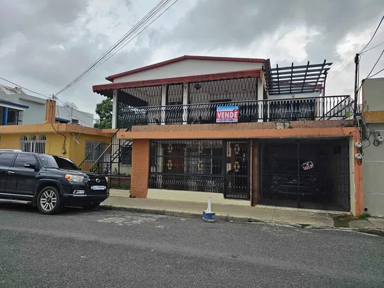 Se Vende Casa De 2 Niveles En El Centro De La Ciudad En Sfm