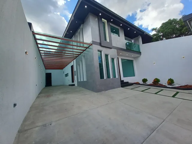Casa Nueva En Venta En Colinas De Bello Monte, De Varios Niveles Con Piscina Ah