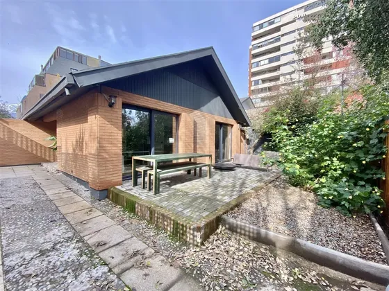 Casa En Arriendo Amoblada De 3 Dorm. En Las Condes