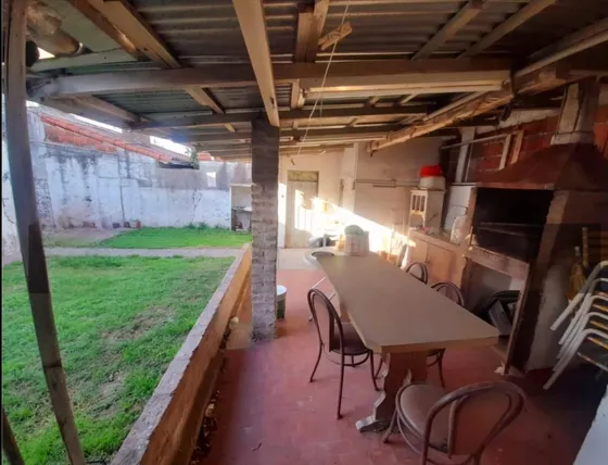 Casa En Venta - 4 Dormitorios 3 Baños - Ituzaingó 