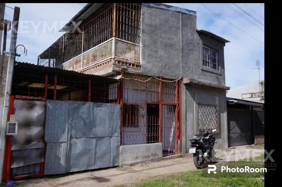Casa De Dos Plantas Con Cochera En González Catán