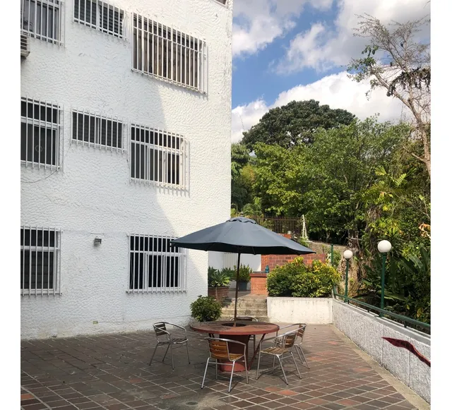 Estupendo Edificio De 3 Plantas Con 3 Apartamentos. Ideal Para Un Grupo Familiar