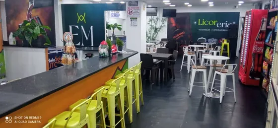 En Catia La Mar Estado La Guaira A Pie De Calle, Vendo  Fondo De Comercio Y Activos Que Incluye (patente De Licores, Bodegón, Restaurant, Carniceria, Charcuteria) Zhernandez