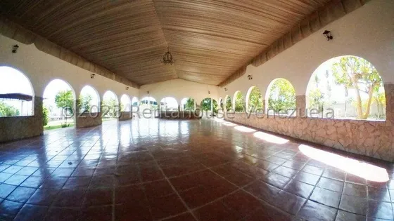 Renta House- Este Vende Excelente Galpon Versatil Y Estrategico Con 2 Hectareas De Terreno 25-12004
