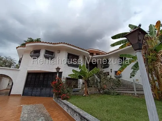 Tu Hogar Ideal En La Viña Te Espera, Diseñada Para Familias Grandes Que Buscan Espacio, Comodidad Y Estilo. 8 Habitaciones 8 Baños Amplio Garaje Para 13 Vehículos, Inm 26-19095