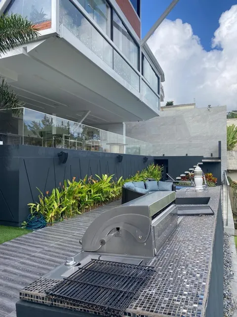 Venta De Hermosa Casa Remodelada En Las Marías El Hatillo. (r.o)